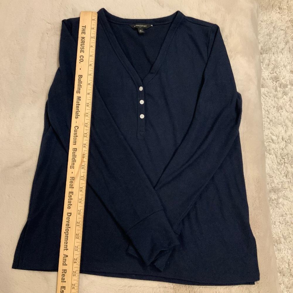 Banana Republic Blue M Henley Alpine Monochrome Minimalist Cottagecore Classic - Picture 2 of 6